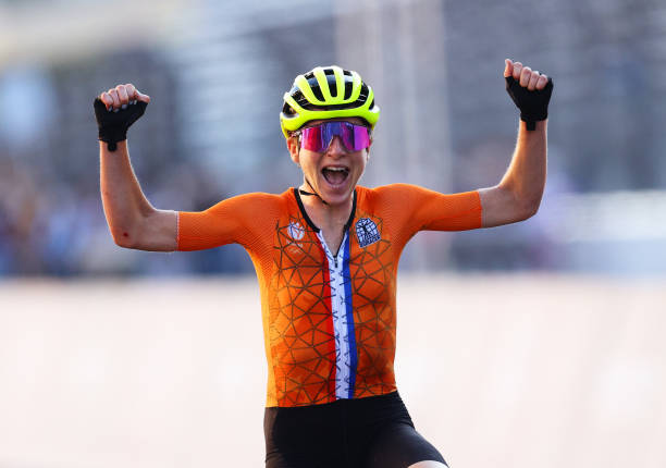 樊振东与张本智和赛后交流:互相尊重,共同进步