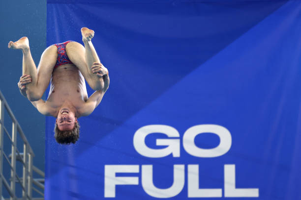 谢震业200米退赛引发关注，团队尚未回应