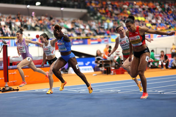 伏明霞跳水集锦:从天才少女到奥运冠军的成长之路