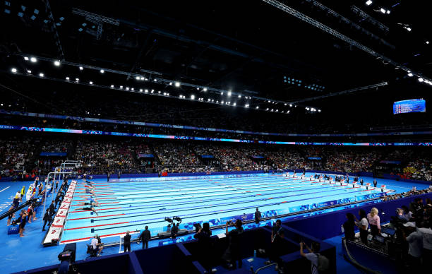 中国游泳选手夺冠瞬间,国旗升起的那一刻令人动容