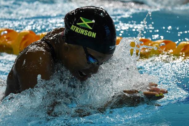 为什么越来越多的人选择考取游泳教练证?