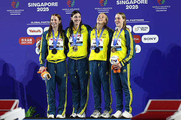 游泳与盖房:梦境中的双重象征与命运启示