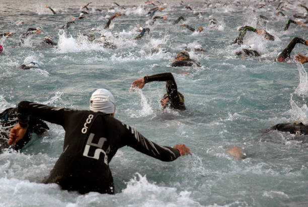 从蛙泳女人看女性身体的艺术表达