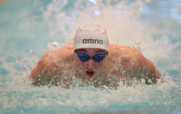 水中的艺术:回顾2019年中国花样游泳队集体表演