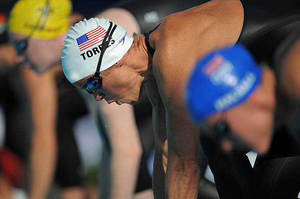 充气游泳圈浮力测试:科学解析水中漂浮现象