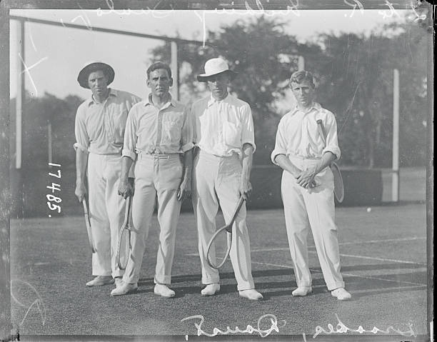 女性网球服穿搭技巧:赛场内外皆宜