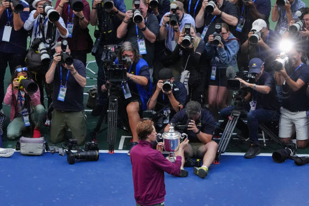 郑钦文挑战萨巴伦卡:美网精彩对决视频回顾