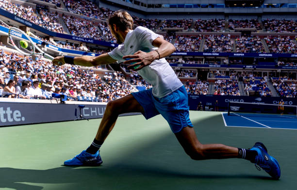 温网半决赛精彩回顾:德约科维奇展现王者风范