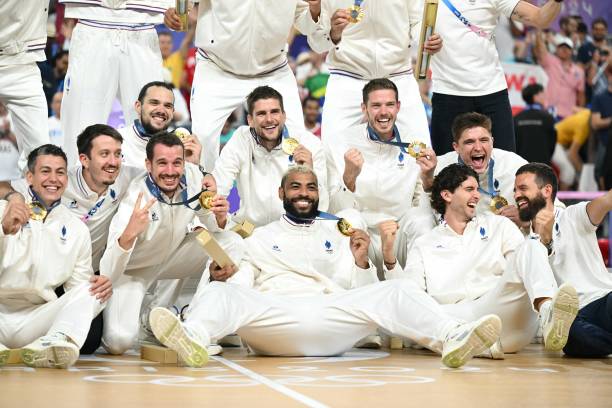 九人排球赛站位策略与战术分析