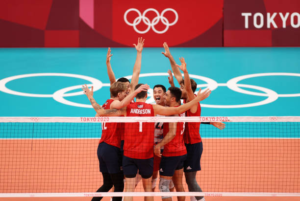 惠若琪与朱婷同场对决,互动瞬间温暖全场