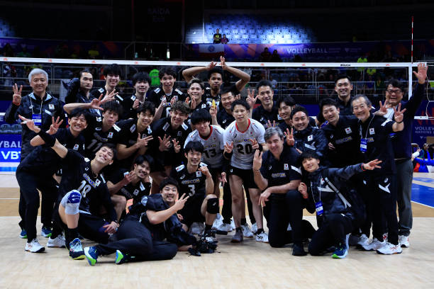 图解实战:结合经典比赛案例,分析顶尖球队的站位策略与作用