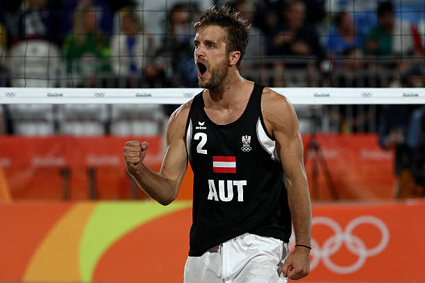 排球轮换规则解析:顺时针轮换的基本原则与常见误区