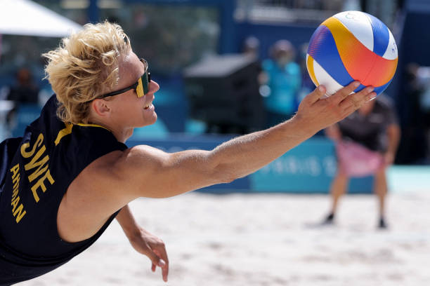 怀旧特辑：小鹿纯子与白富士高中的排球情缘