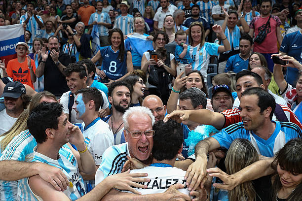 发球制胜:上手发球与跳发球的技巧与策略