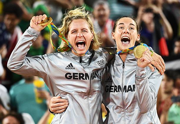 中学生排球训练指南:高效提升个人技术与团队配合