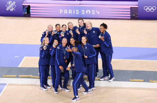 插上进攻战术的球员角色分配:图解分工与协作要点