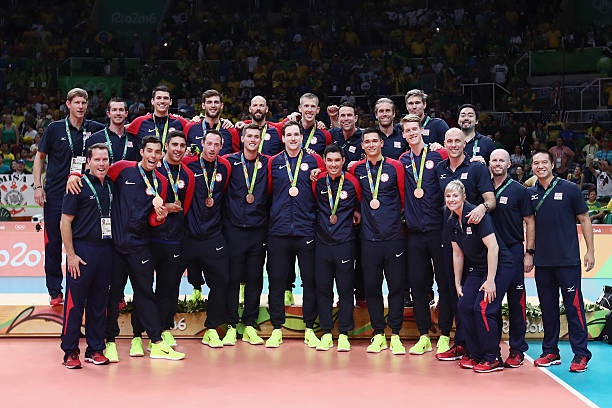 高中排球比赛教案:基础技术与战术入门